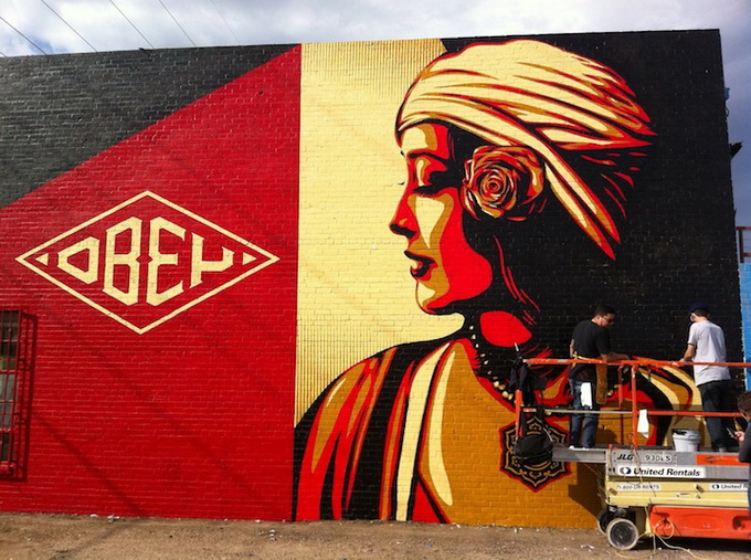61bbc ShepardFairey5 pic on Design You Trust 61bbc ShepardFairey5 Shepard Fairey paints West Dallas
