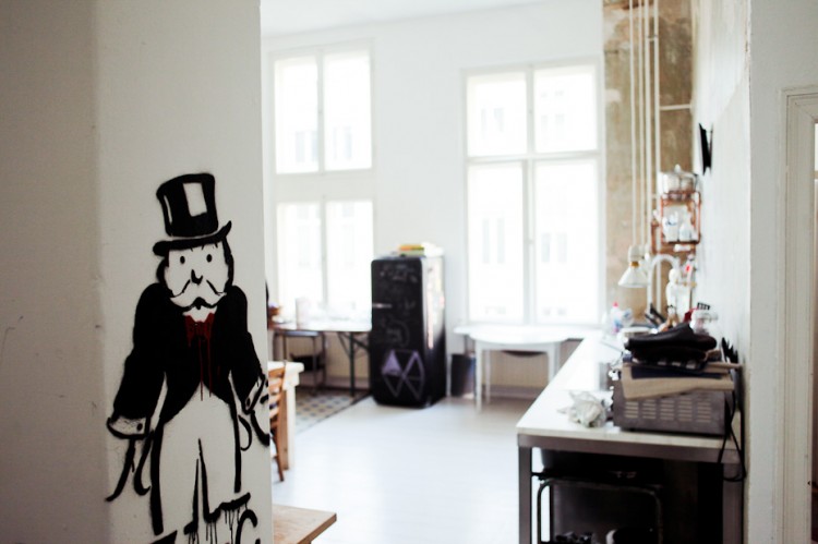 653 750x499 The Photographer Magnus Reed’s apartment 