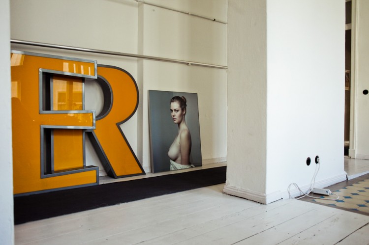 937 750x499 The Photographer Magnus Reed’s apartment 