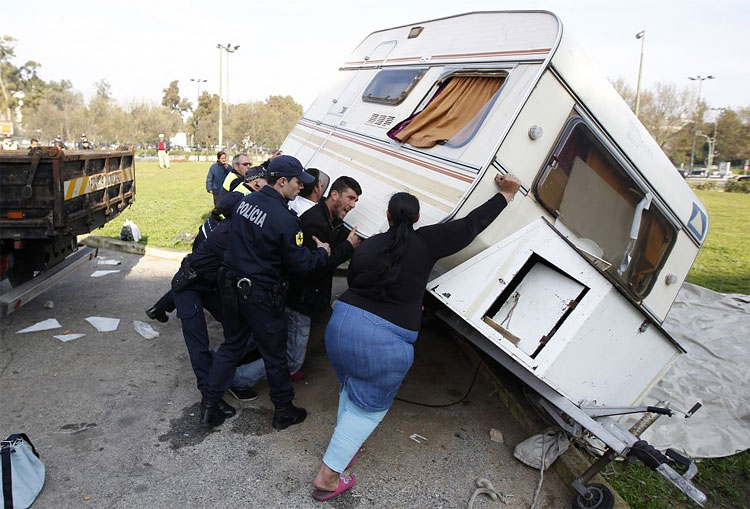 95 Desperate Portugal Family, Evicted From Trailer, Sets Home on Fire