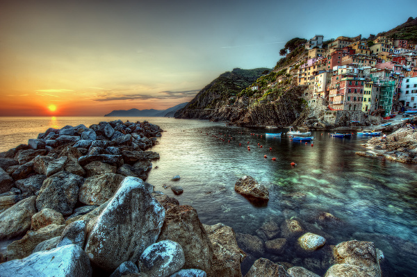 Cinque Terre Italy 2 The 10 Most Colorful Cities Around the World