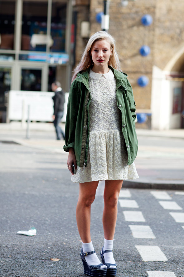 FEELDESAIN WOMAN ON STREET IN LONDON 08 Woman on Street in London