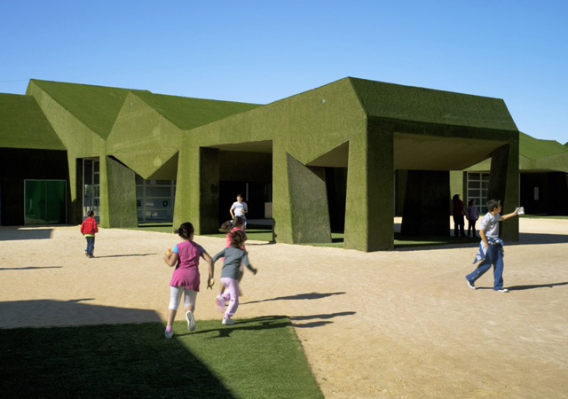 School Covered in Grass by Estudio Huma Grass School School Covered in Grass by Estudio Huma
