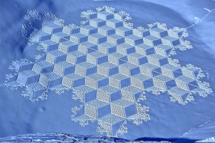 Man Walks All Day to Create Spectacular Snow Patterns SimonBeck01 Man Walks All Day to Create Spectacular Snow Patterns