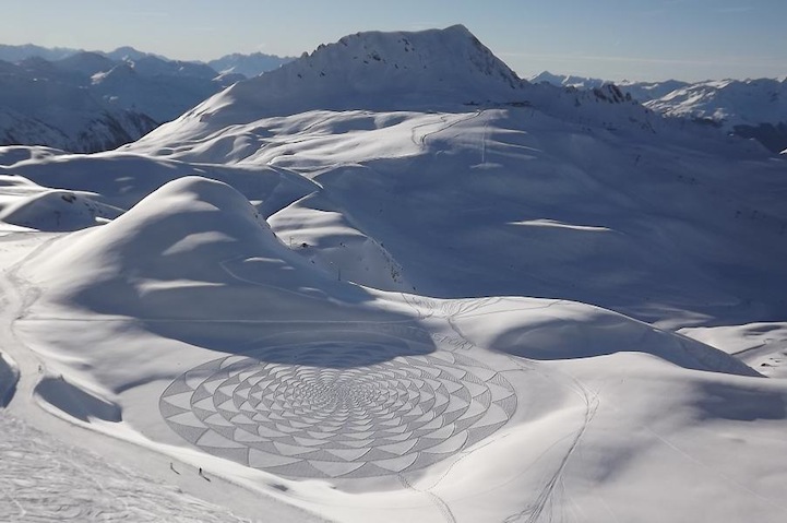Man Walks All Day to Create Spectacular Snow Patterns SimonBeck03 Man Walks All Day to Create Spectacular Snow Patterns
