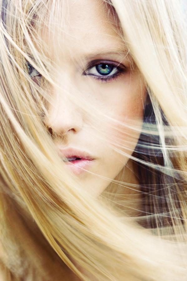 away to oblivion.600 900 Eye catching Portraits by Caitlin Worthington