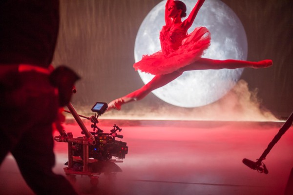behind the scenes of Black Swan black swan behind the scenes 11 behind the scenes of Black Swan