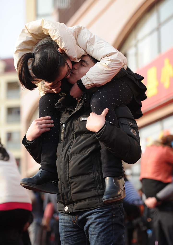 f4ca3 058 Competition for the longest kiss in China