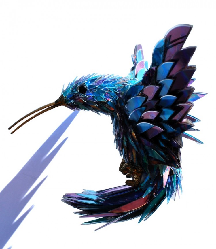 humming bird animal sculptures shattered CDs Sean Avery1 750x864 Animal sculptures made from shattered CDs