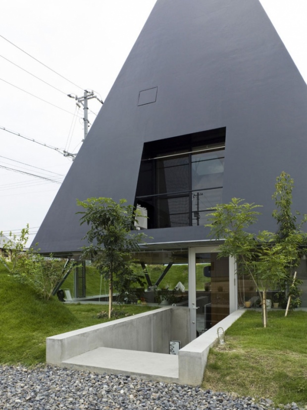 i1c105 pic on Design You Trust i1c105 Primitive Living in Saijo, Hiroshima