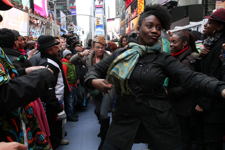 pb 120204 soul1 cannon.photoblog900 Soul Train Flash Mob in Times Square