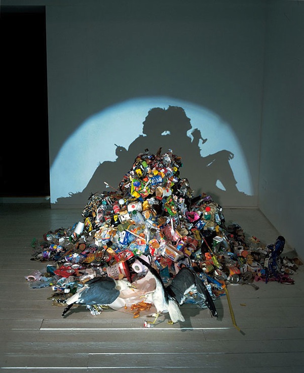 shadow sculptures of rubbish 02 Shadow Sculptures made of Rubbish