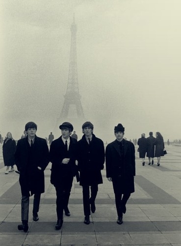 tumblr lyonawWaNY1qiqf01o1 400 The Beatles In Paris 1964