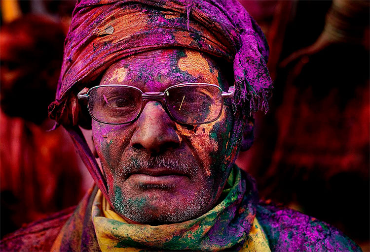 Lathmar Holi: It’s Playtime for Men and Women in an Indian Village 0 Lathmar Holi: It’s Playtime for Men and Women in an Indian Village