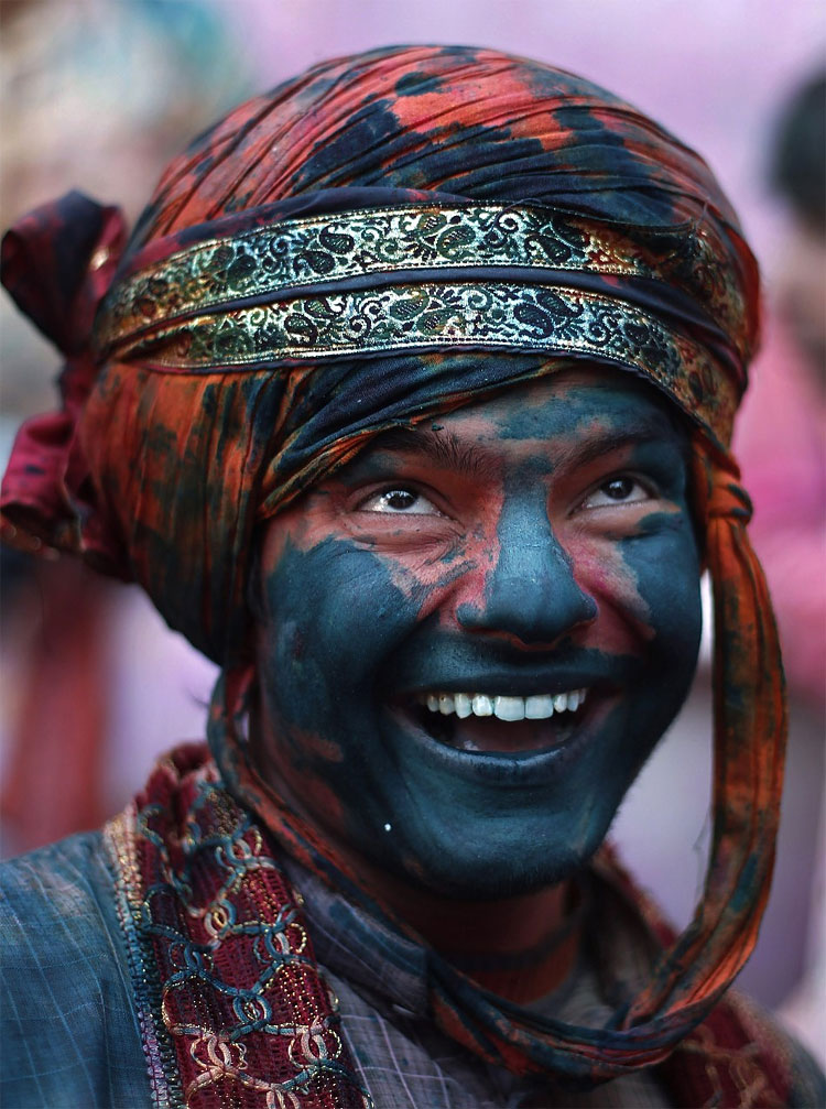 Lathmar Holi: It’s Playtime for Men and Women in an Indian Village 102 Lathmar Holi: It’s Playtime for Men and Women in an Indian Village