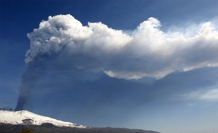 Mount Etna Volcano Erupts Again: Stunning Images 1105 Mount Etna Volcano Erupts Again: Stunning Images