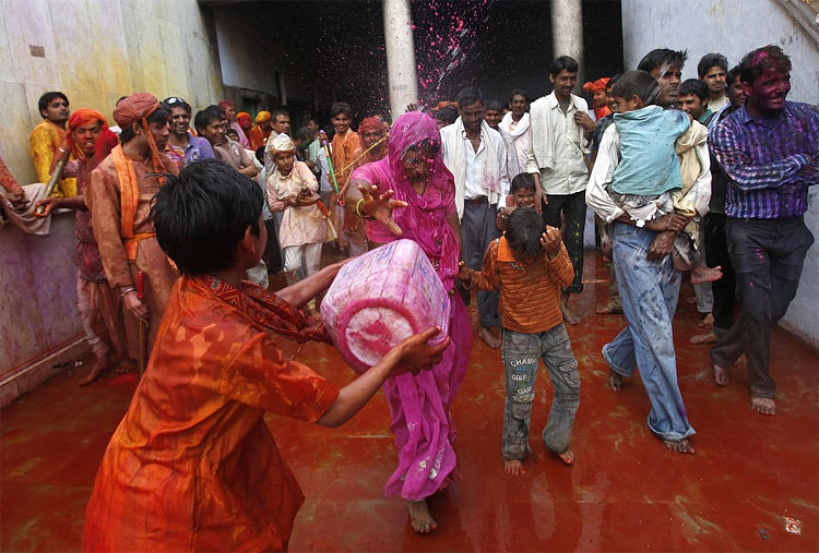 Lathmar Holi: It’s Playtime for Men and Women in an Indian Village 122 Lathmar Holi: It’s Playtime for Men and Women in an Indian Village