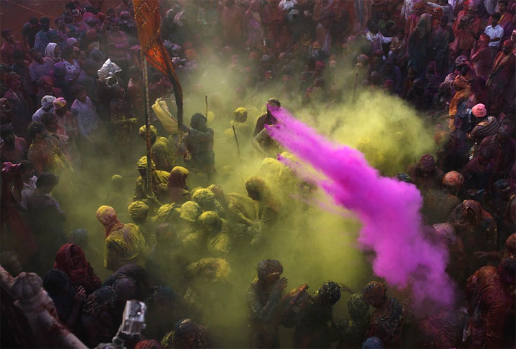 Lathmar Holi: It’s Playtime for Men and Women in an Indian Village 142 Lathmar Holi: It’s Playtime for Men and Women in an Indian Village