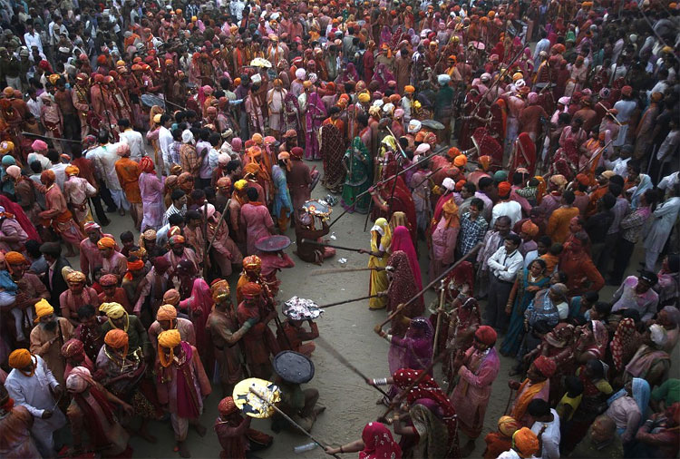 Lathmar Holi: It’s Playtime for Men and Women in an Indian Village 153 Lathmar Holi: It’s Playtime for Men and Women in an Indian Village