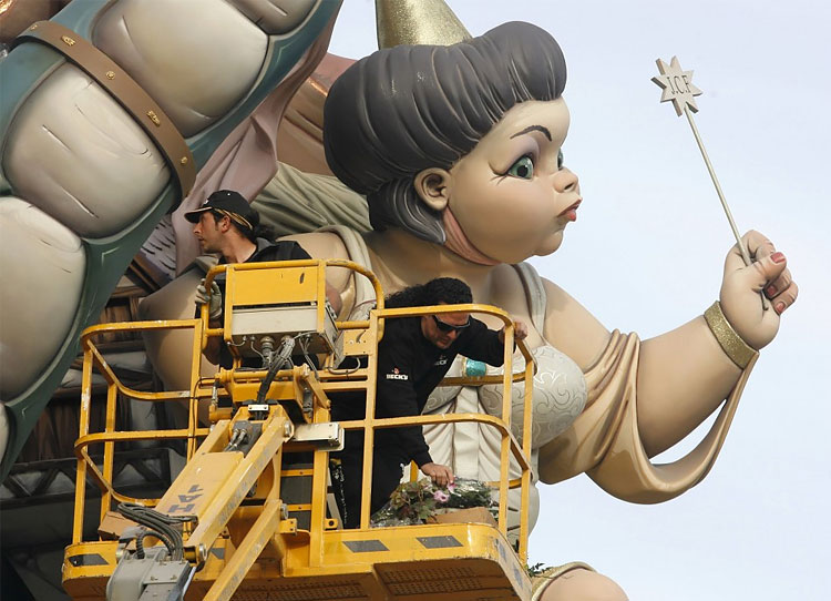 Las Fallas Fire Festival: Insanity, Fun and Pyrotechnics at the Iberian Peninsula 259 Las Fallas Fire Festival: Insanity, Fun and Pyrotechnics at the Iberian Peninsula