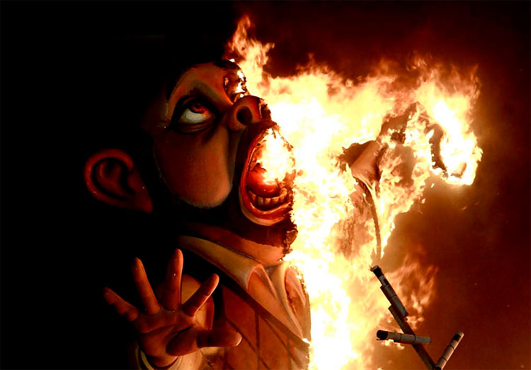 Las Fallas Fire Festival: Insanity, Fun and Pyrotechnics at the Iberian Peninsula 260 Las Fallas Fire Festival: Insanity, Fun and Pyrotechnics at the Iberian Peninsula