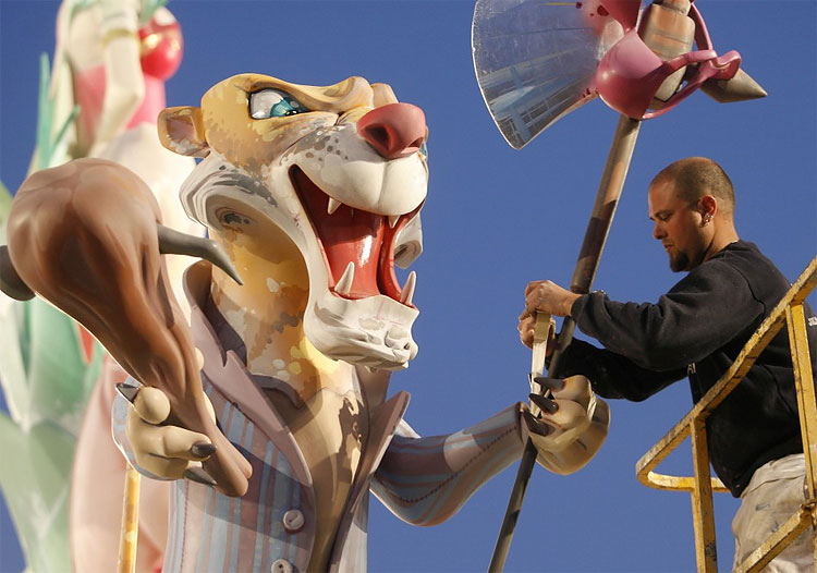 Las Fallas Fire Festival: Insanity, Fun and Pyrotechnics at the Iberian Peninsula 439 Las Fallas Fire Festival: Insanity, Fun and Pyrotechnics at the Iberian Peninsula