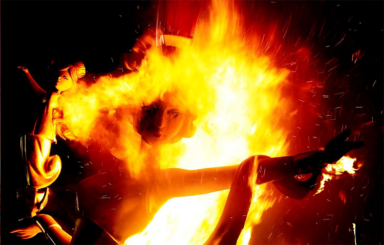 Las Fallas Fire Festival: Insanity, Fun and Pyrotechnics at the Iberian Peninsula 440 Las Fallas Fire Festival: Insanity, Fun and Pyrotechnics at the Iberian Peninsula