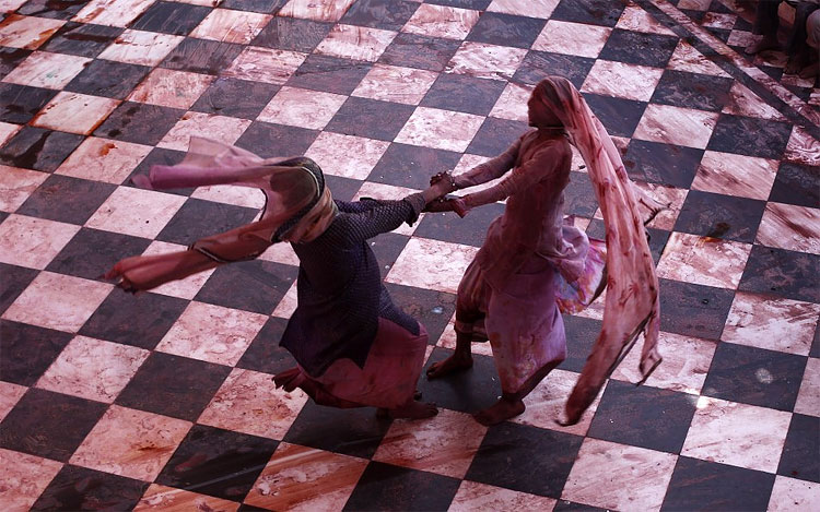 Lathmar Holi: It’s Playtime for Men and Women in an Indian Village 47 Lathmar Holi: It’s Playtime for Men and Women in an Indian Village