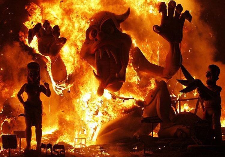 Las Fallas Fire Festival: Insanity, Fun and Pyrotechnics at the Iberian Peninsula 729 Las Fallas Fire Festival: Insanity, Fun and Pyrotechnics at the Iberian Peninsula