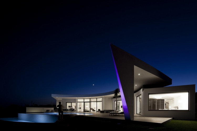 Colunata House 750x500 Modern Colunata House in Portugal