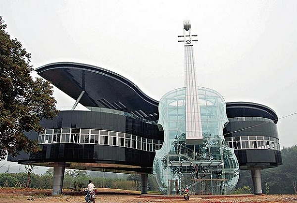 Piano House Massive Piano House with Transparent Violin