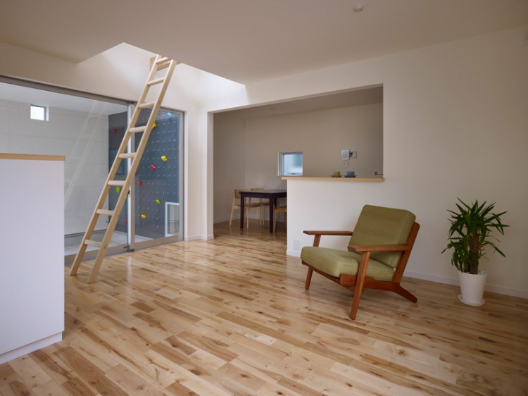 Rock Climbing Wall House in Japan Rock Climbing House 2 750x562 Rock Climbing Wall House in Japan