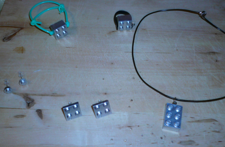 Screen Shot 2012 03 16 at 4.13.59 PM 750x491 Awesome Accessories by Jewelego