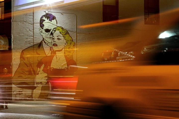 dfaceloveherhatehim1 New Street Art by D*Face On the Streets of New York
