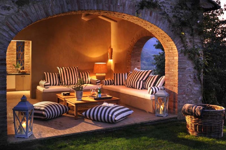 Amazing Italian Villa With Magnificent Views 203 750x499 Amazing Italian Villa With Magnificent Views