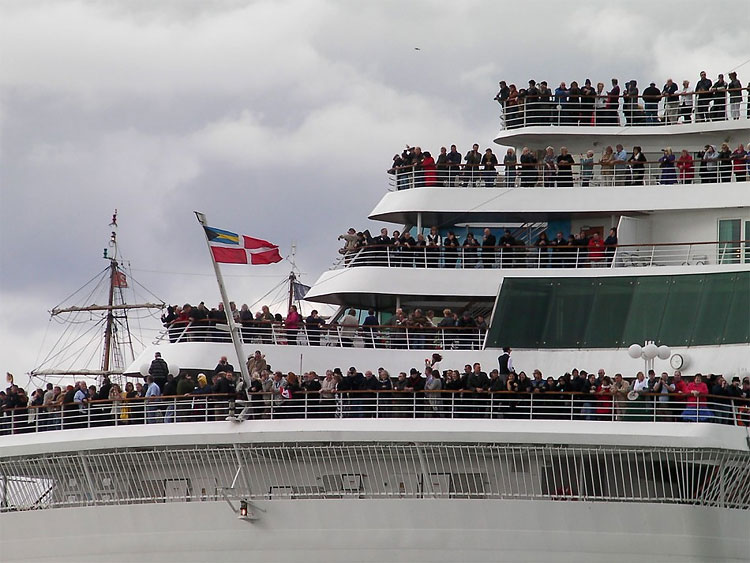 821 Titanic Memorial Cruise Retraces Doomed Journey