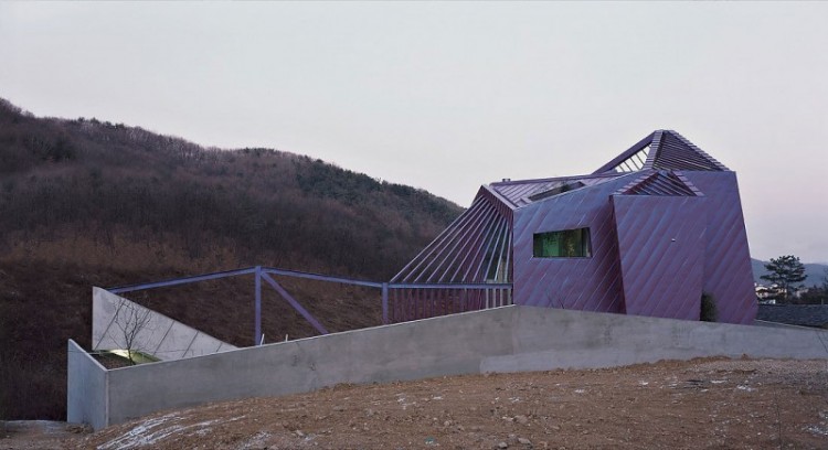 The Sensational House of the Week N°25 ! Purple Hill House 01 800x436 750x408 The Sensational House of the Week N°25 !