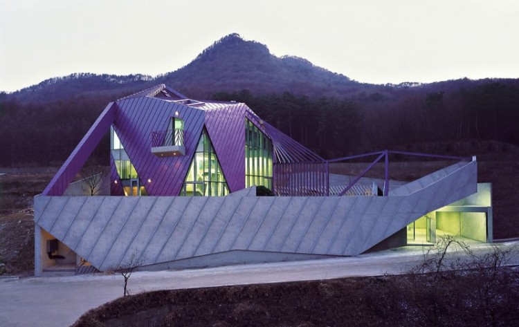 The Sensational House of the Week N°25 ! Purple Hill House 02 800x505 750x473 The Sensational House of the Week N°25 !