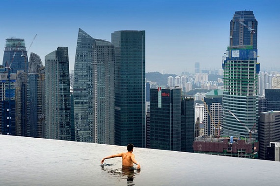 Skyscraper Infinity Pool in Singapore Singapore 2 Skyscraper Infinity Pool in Singapore