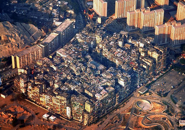 Most Densely Populated Land in the World: Kowloon “Walled City” kowloon walled city hong kong Most Densely Populated Land in the World: Kowloon “Walled City”