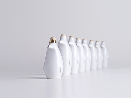 Pinguin tableware by Luiz Pellanda & Aleverson Ecker pinguin 01 Pinguin tableware by Luiz Pellanda & Aleverson Ecker