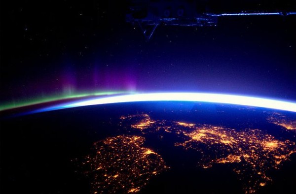 uniter kingdom 600x394 pic on Design You Trust uniter kingdom 600x394 From Space to Earth