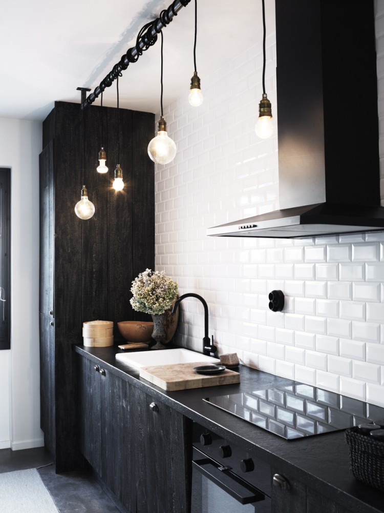 Black kitchen with wonderful lamps 117 750x1000 Black kitchen with wonderful lamps