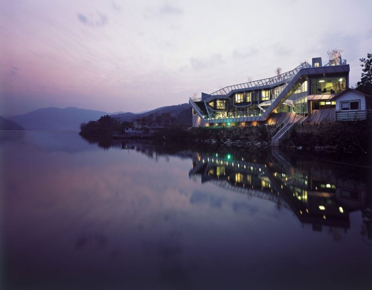 Island House by Iroje KHM Architects 210 750x585 Island House by Iroje KHM Architects