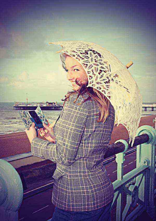 Apply authentic looking vintage effects to photos 25 Photoshop Tutorials of April 2012