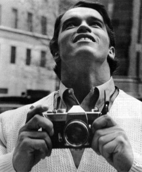 CELEBRITIES WITH VINTAGE CAMERAS (1950s 1970s) i1a34 CELEBRITIES WITH VINTAGE CAMERAS (1950s 1970s)