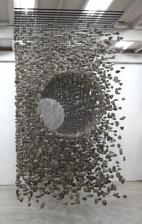 Amazing Three Dimensional Suspended Rock Installations leejaehyostoneinstallations2 Amazing Three Dimensional Suspended Rock Installations