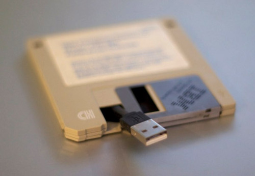 tumblr m0d8y3QjzY1qiqf01o1 500 Floppy USB Drive