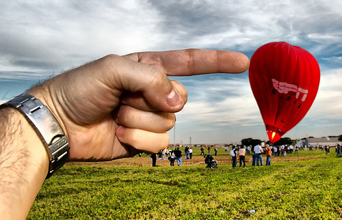 50 Brilliant Examples of Forced Perspective Photography 50 Brilliant Examples of Forced Perspective Photography 17 50 Brilliant Examples of Forced Perspective Photography