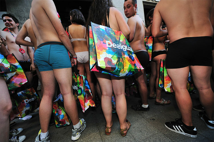 Hundreds in Underwear Flock to New Desigual Store in Madrid 557 Hundreds in Underwear Flock to New Desigual Store in Madrid